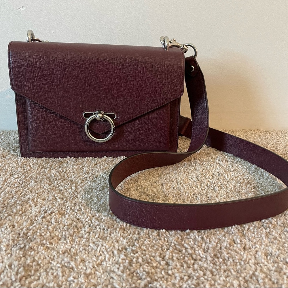 Beautiful condition— like new without tags. This purse is CLEAN & cute for fall